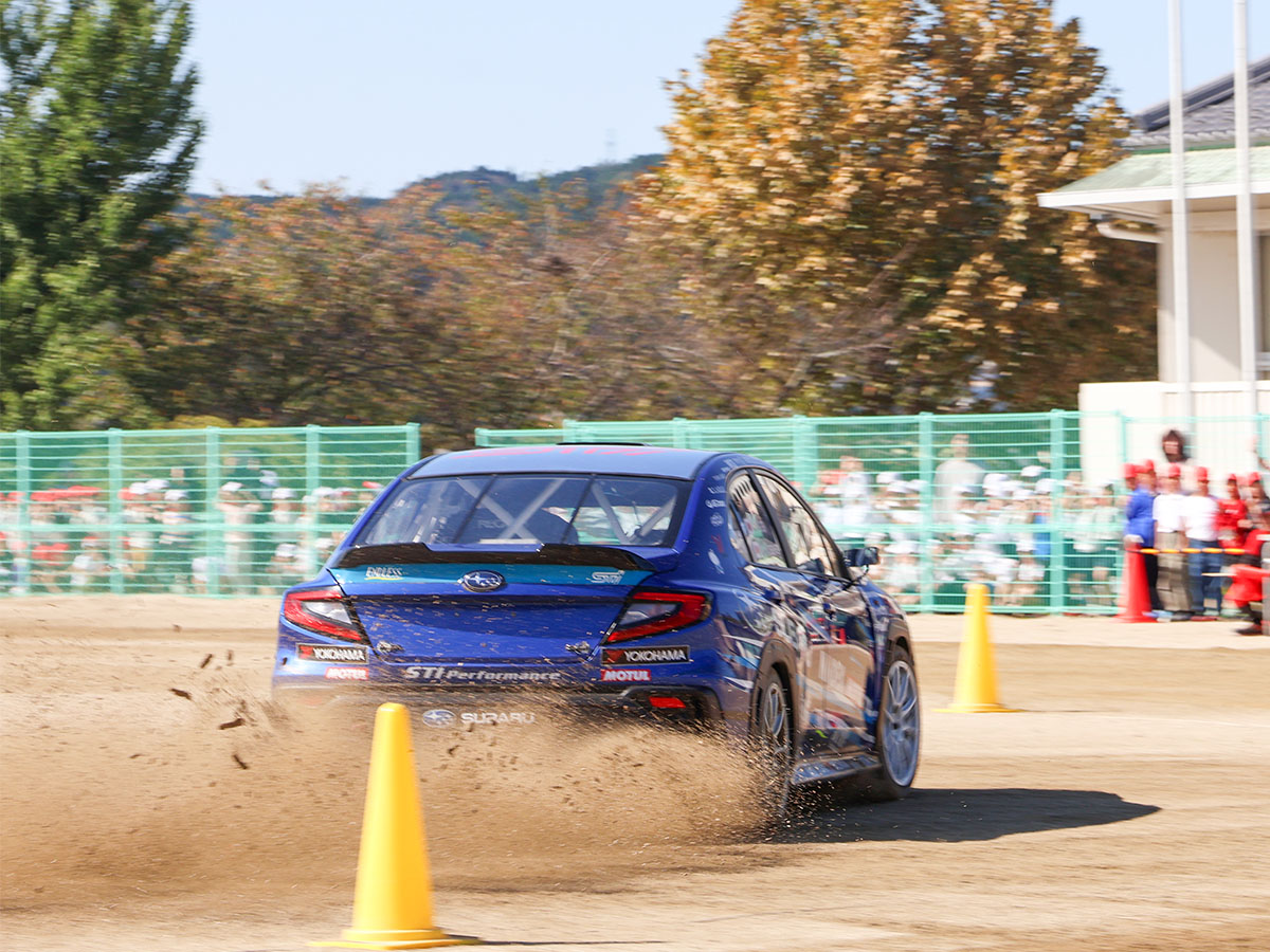 20251023 大迫力のデモ走行の様子