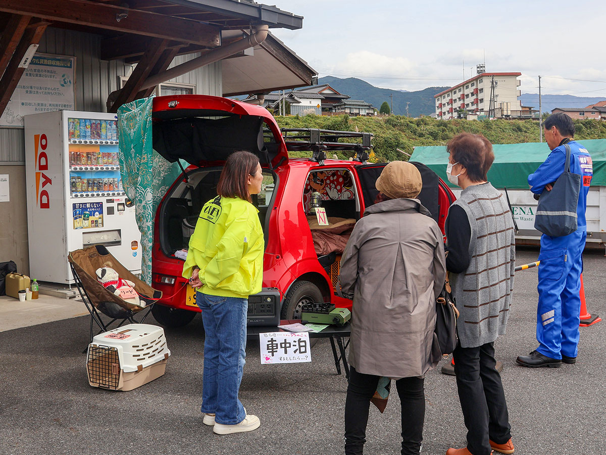 避難時車中泊になったことをシミュレーションした展示