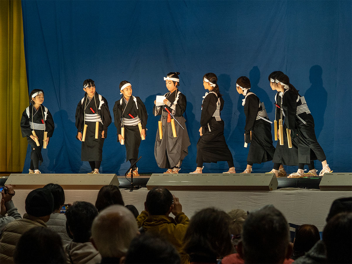 「青砥稿花紅彩画 稲瀬川勢揃いの場(あおとぞうしはなのにしきえ いなせがわせいぞろいのば)」