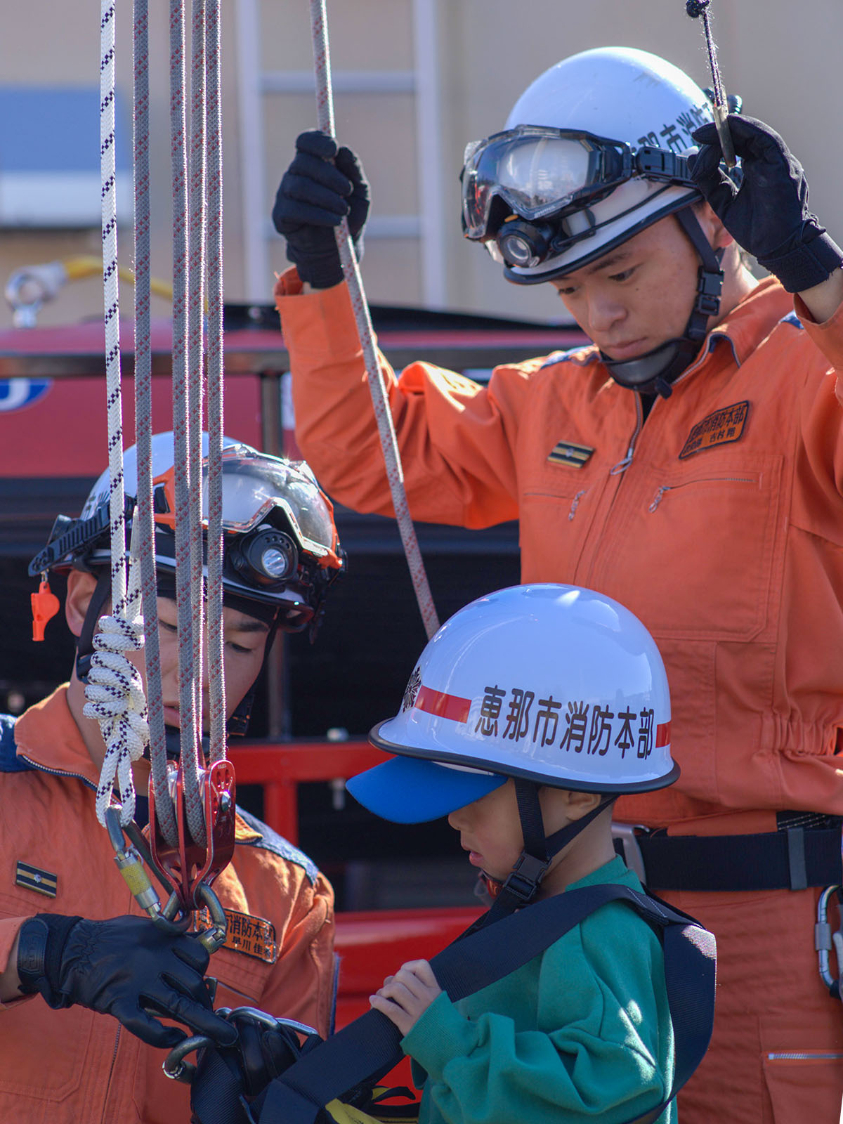 倍力体験に挑戦する様子