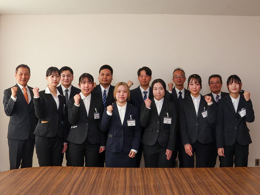 有給インターンシップ生の辞令交付式