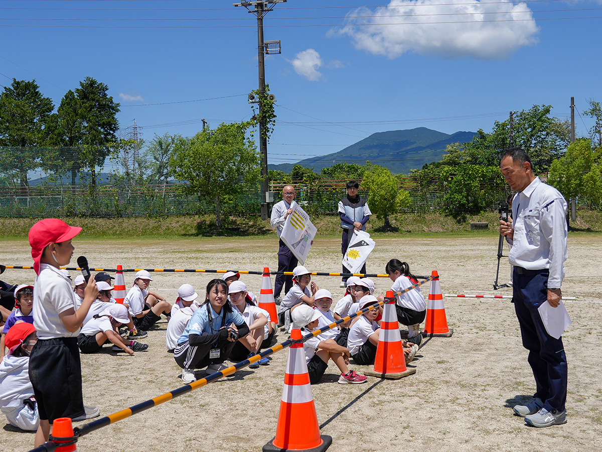 20260610交通安全教室で質問する様子