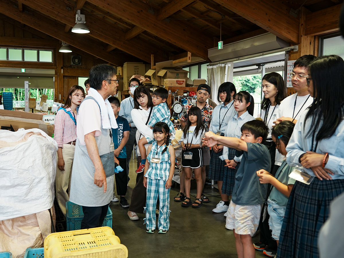 エコプラザ見学する様子