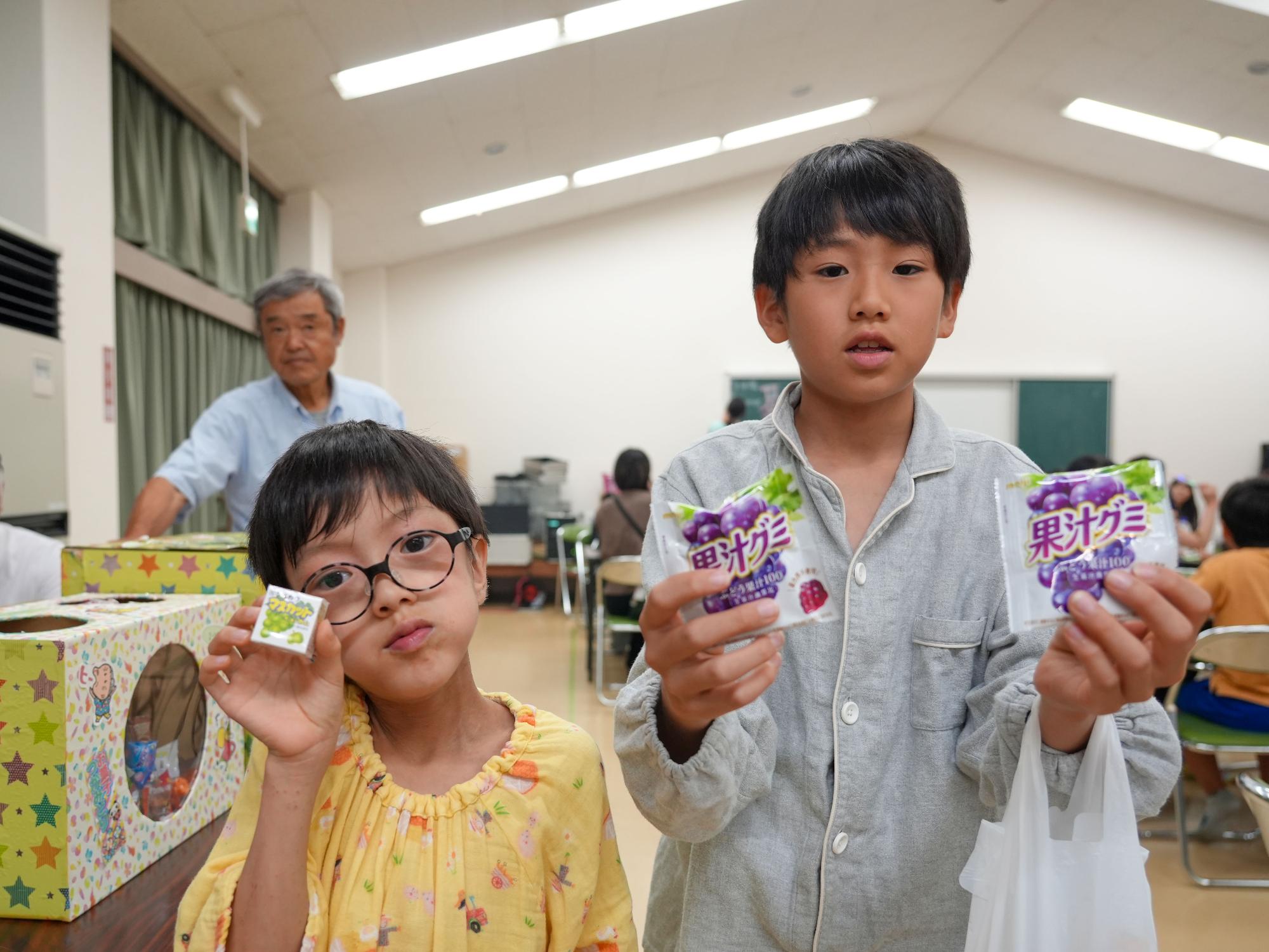 お菓子、ゲット!