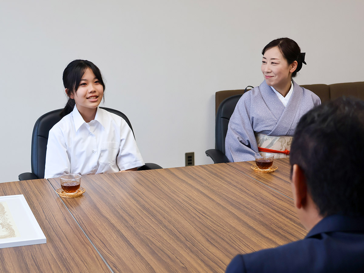 コンクールの様子を報告する園原さん