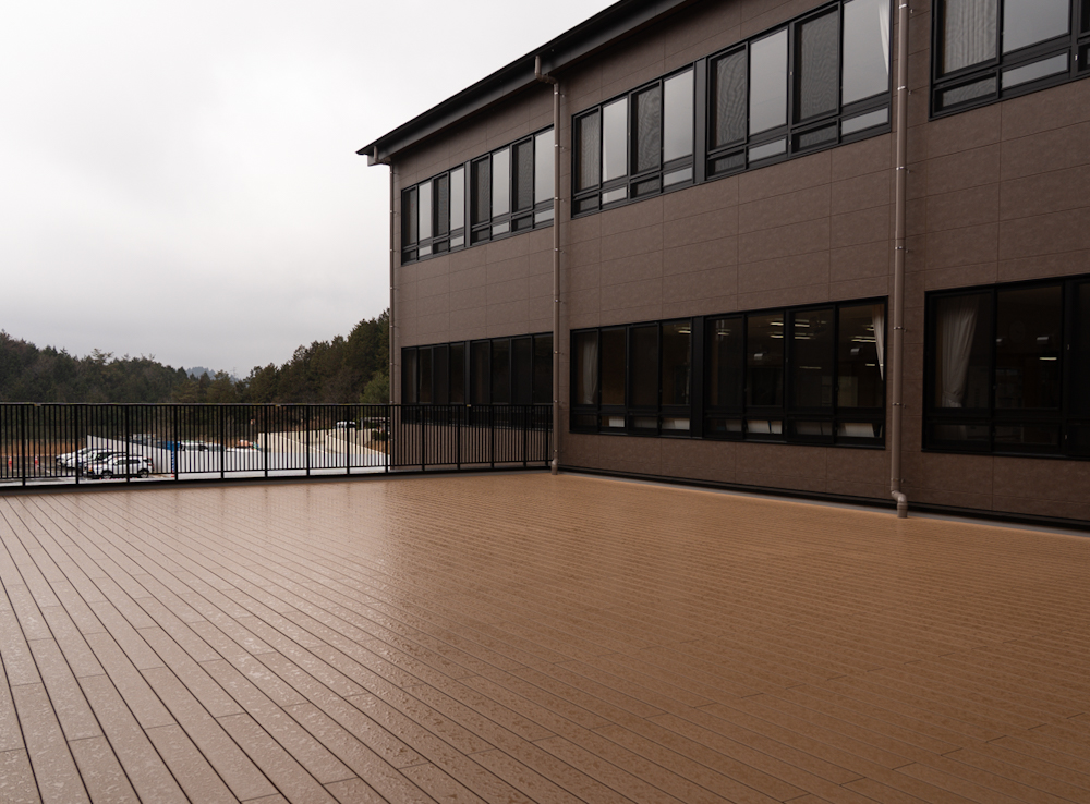 市内初の屋外デッキ