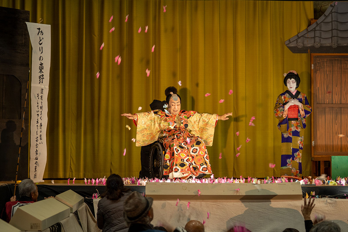 お目見えだんまりの様子