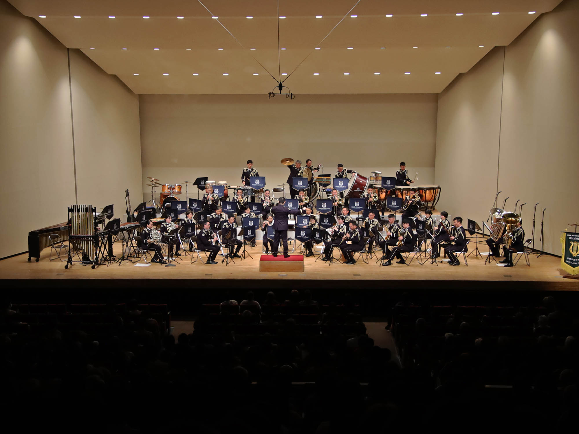 演奏する陸上自衛隊中部方面音楽隊