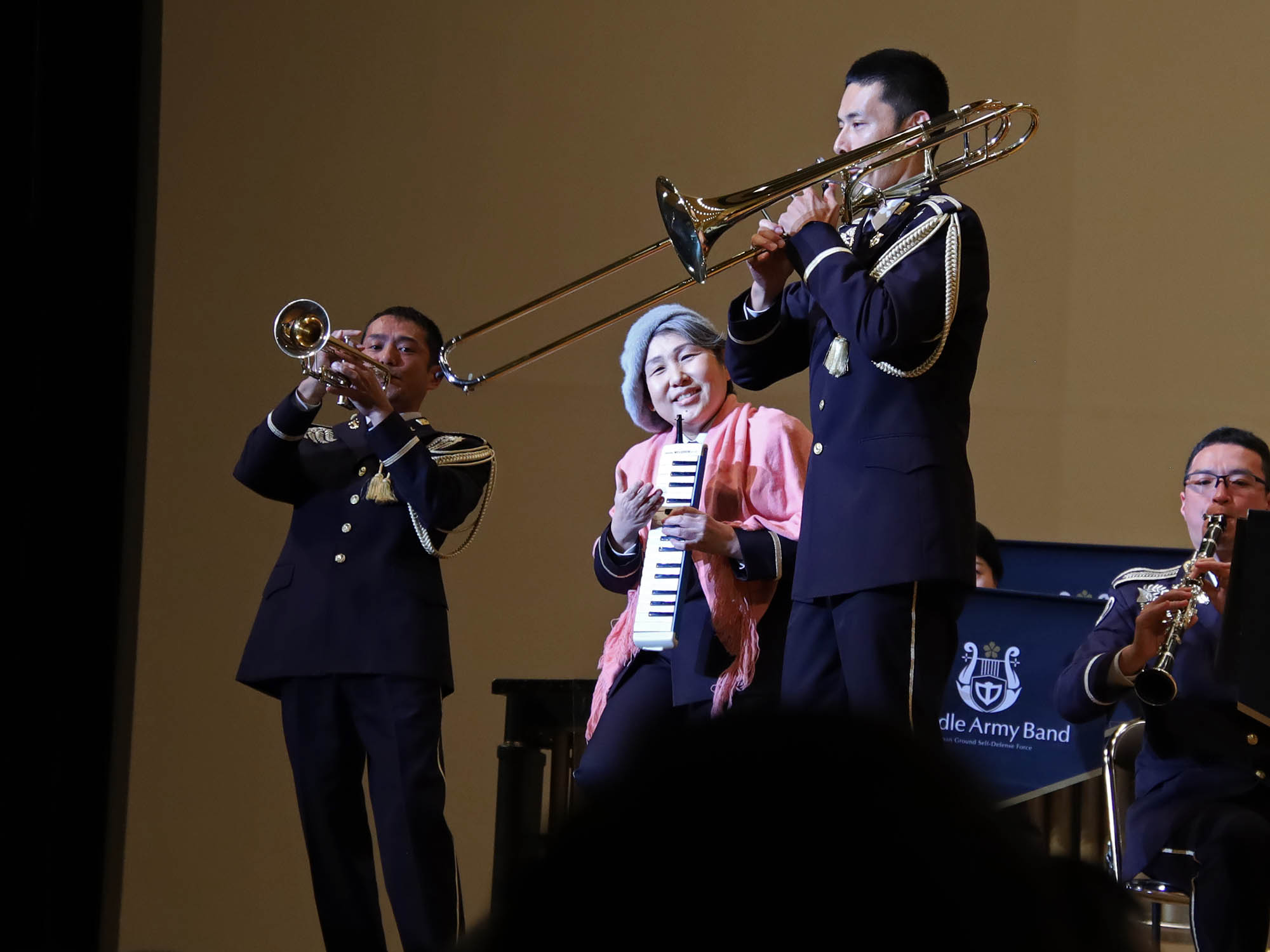 演奏する陸上自衛隊中部方面音楽隊