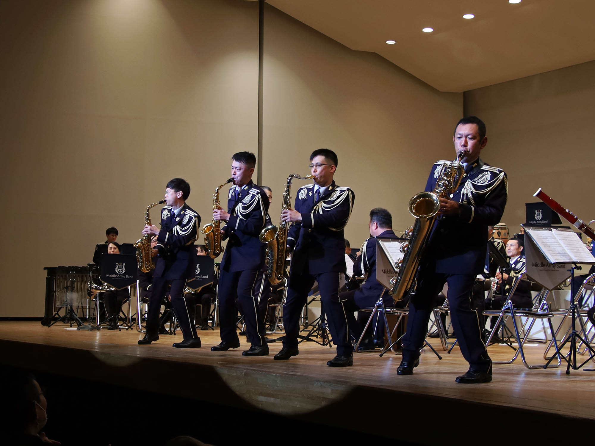演奏する陸上自衛隊中部方面音楽隊