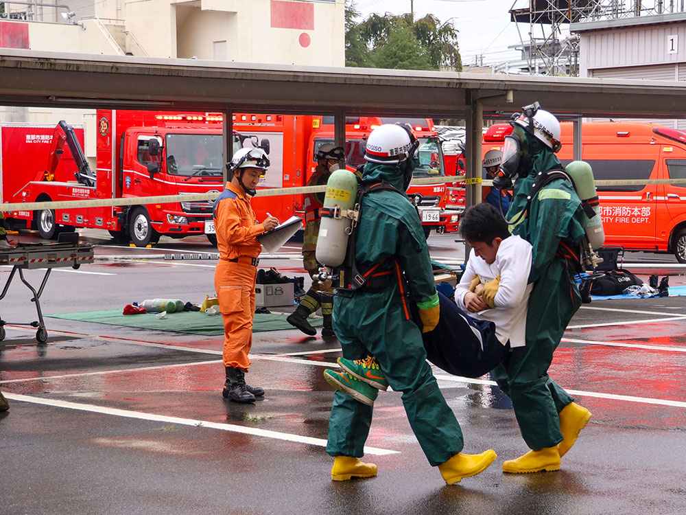 救助した人を運ぶ