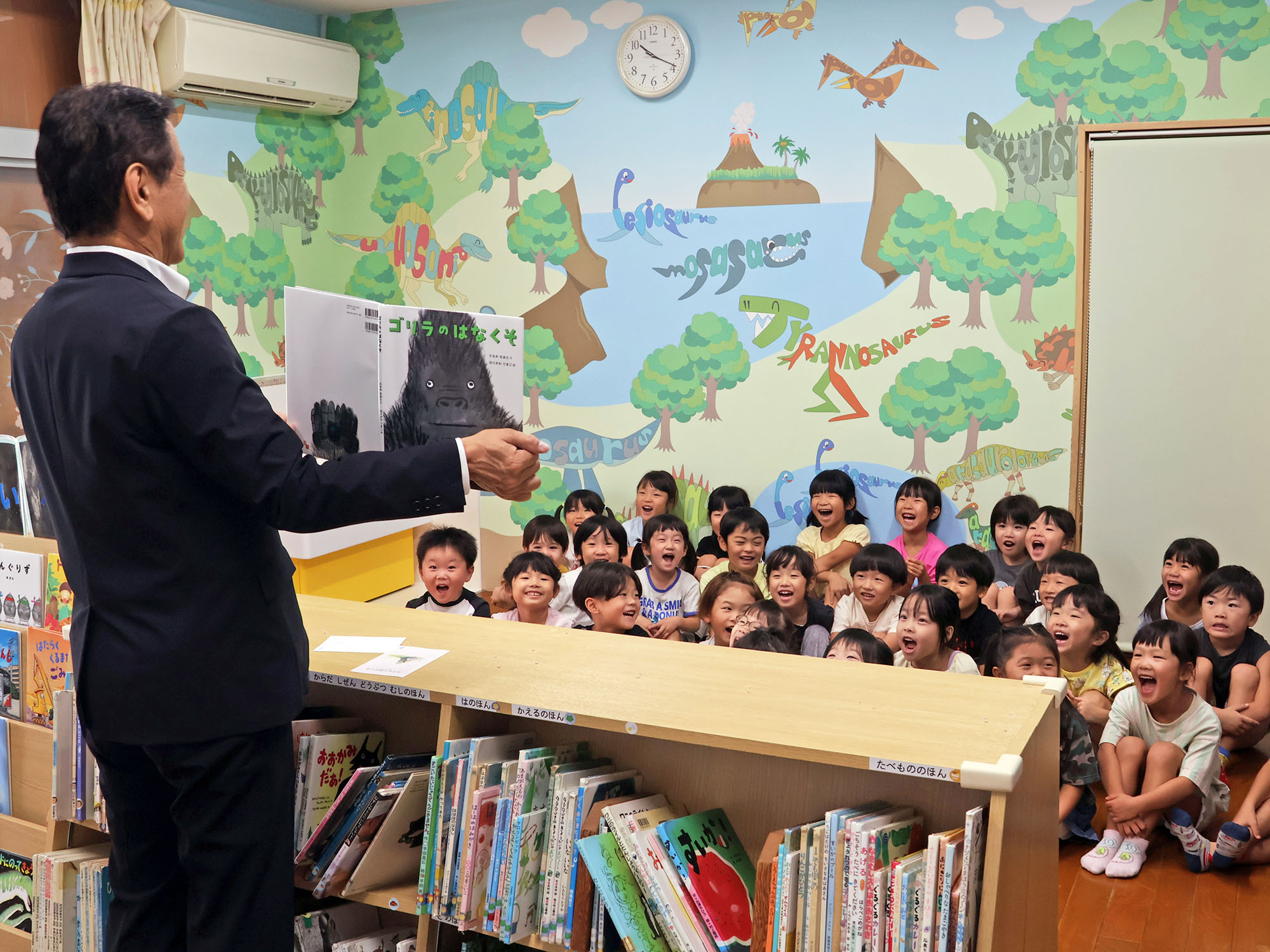 市長が読み聞かせ