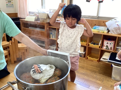 4歳児草木染つくり
