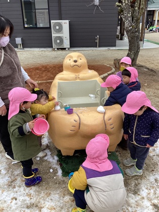 ひよこ組さん雪遊び