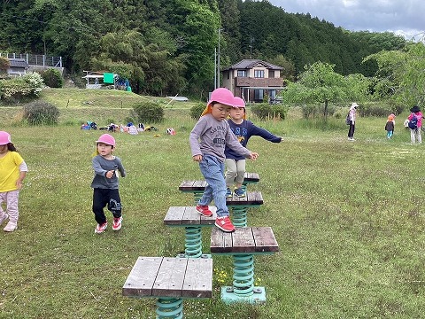 河川公園で遊ぶ年中