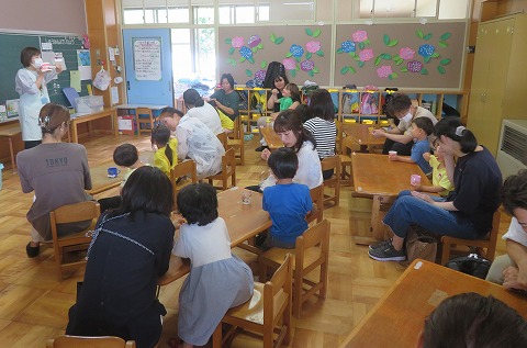 歯科指導を受ける子ども達