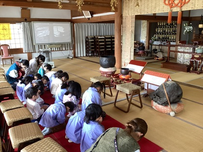 お寺でお参り