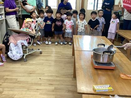 小さなお友だちが見に来たところ
