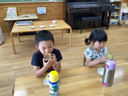 ホットケーキを食べる