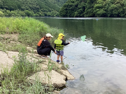 魚を捕まえるところ