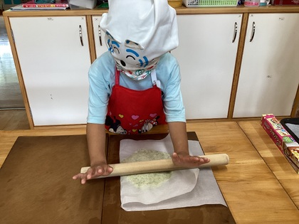 よもぎクッキー伸ばして
