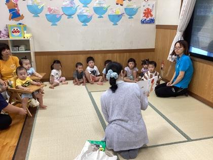 図書司書さんによる読み聞かせ