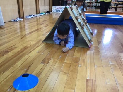 トンネルくぐりの画像