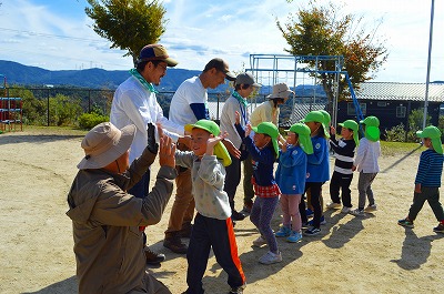 さようならのハイタッチ