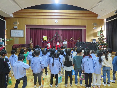 サンタさんに歌を聴いてもらう