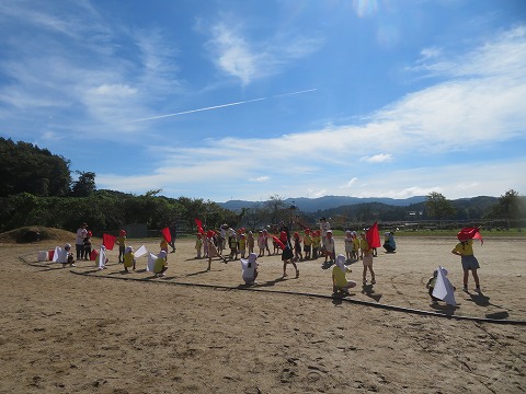 園庭で運動会練習