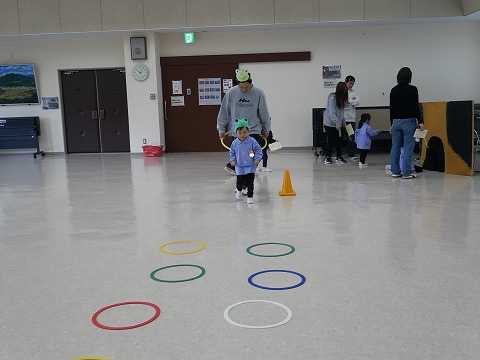 カエルの親子あそび