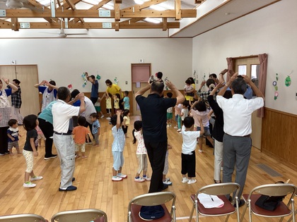 地域の方と盆踊り1