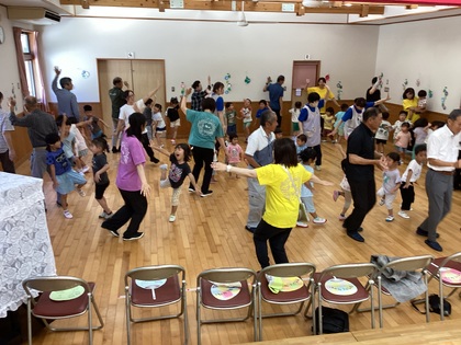 地域の方と盆踊り2
