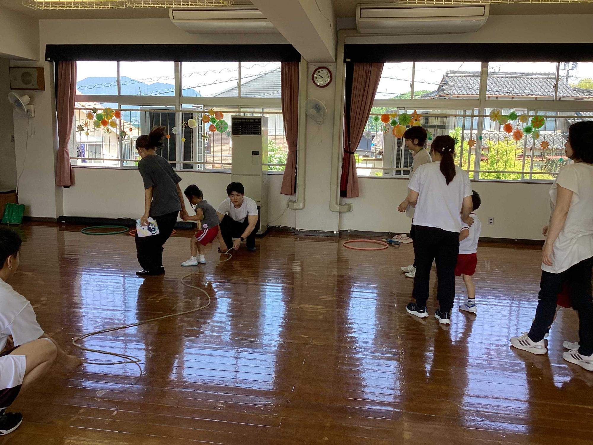親子で縄跳び