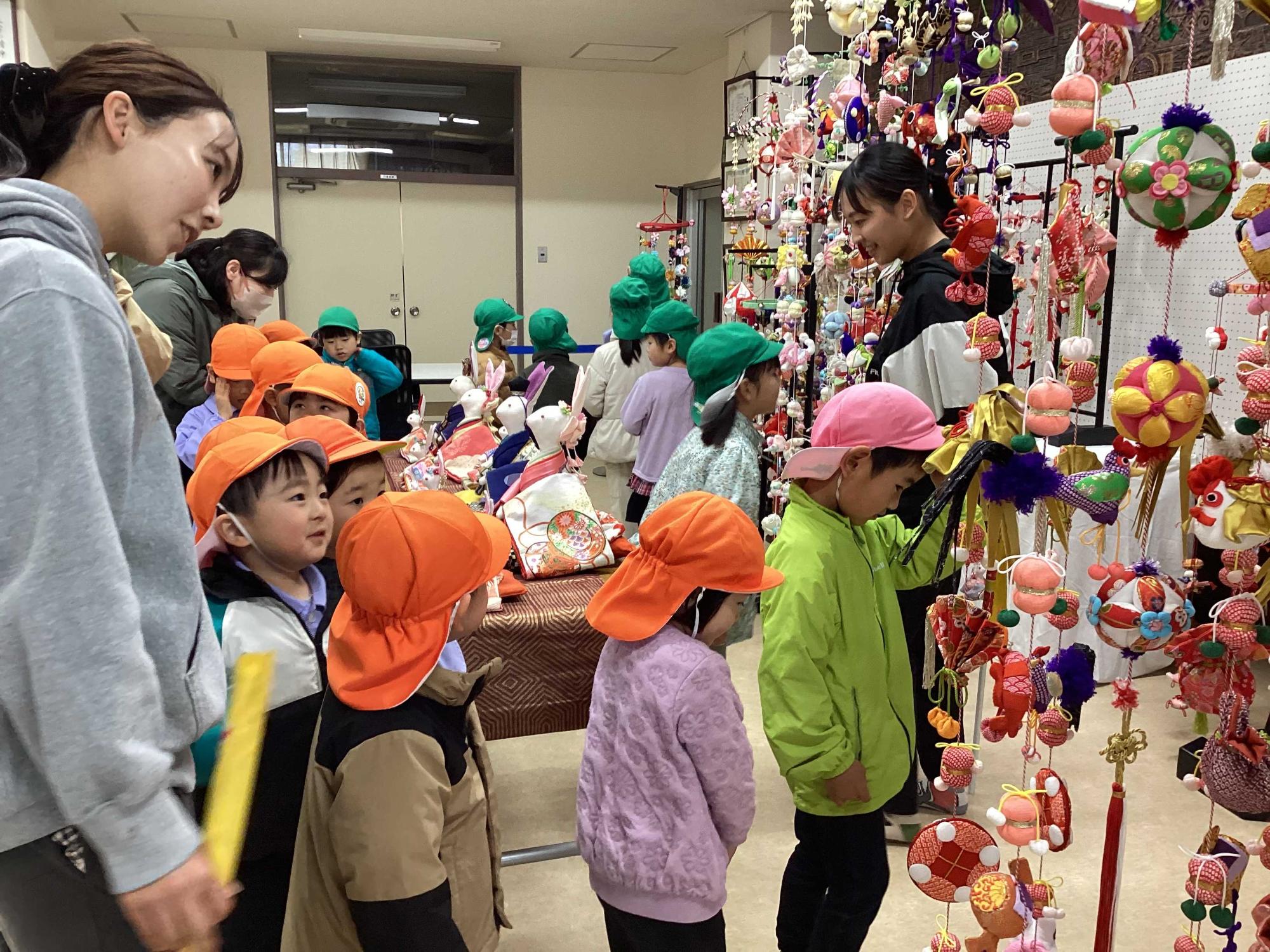 コミセンのつるしびな