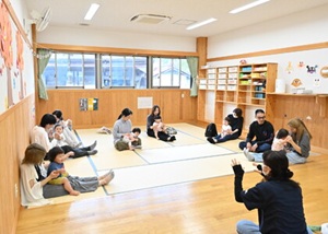 0歳児ふれあい遊びの様子2