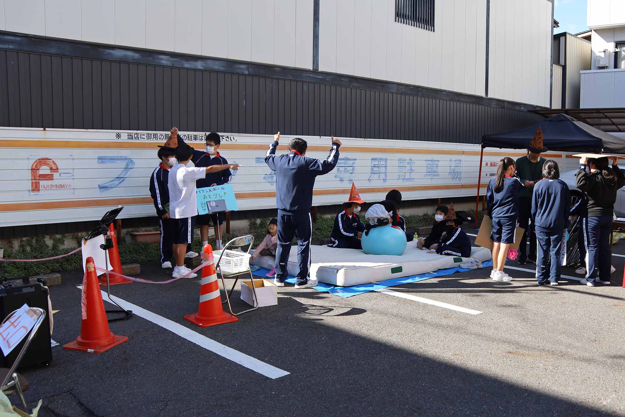 中学生とバランスボール対決