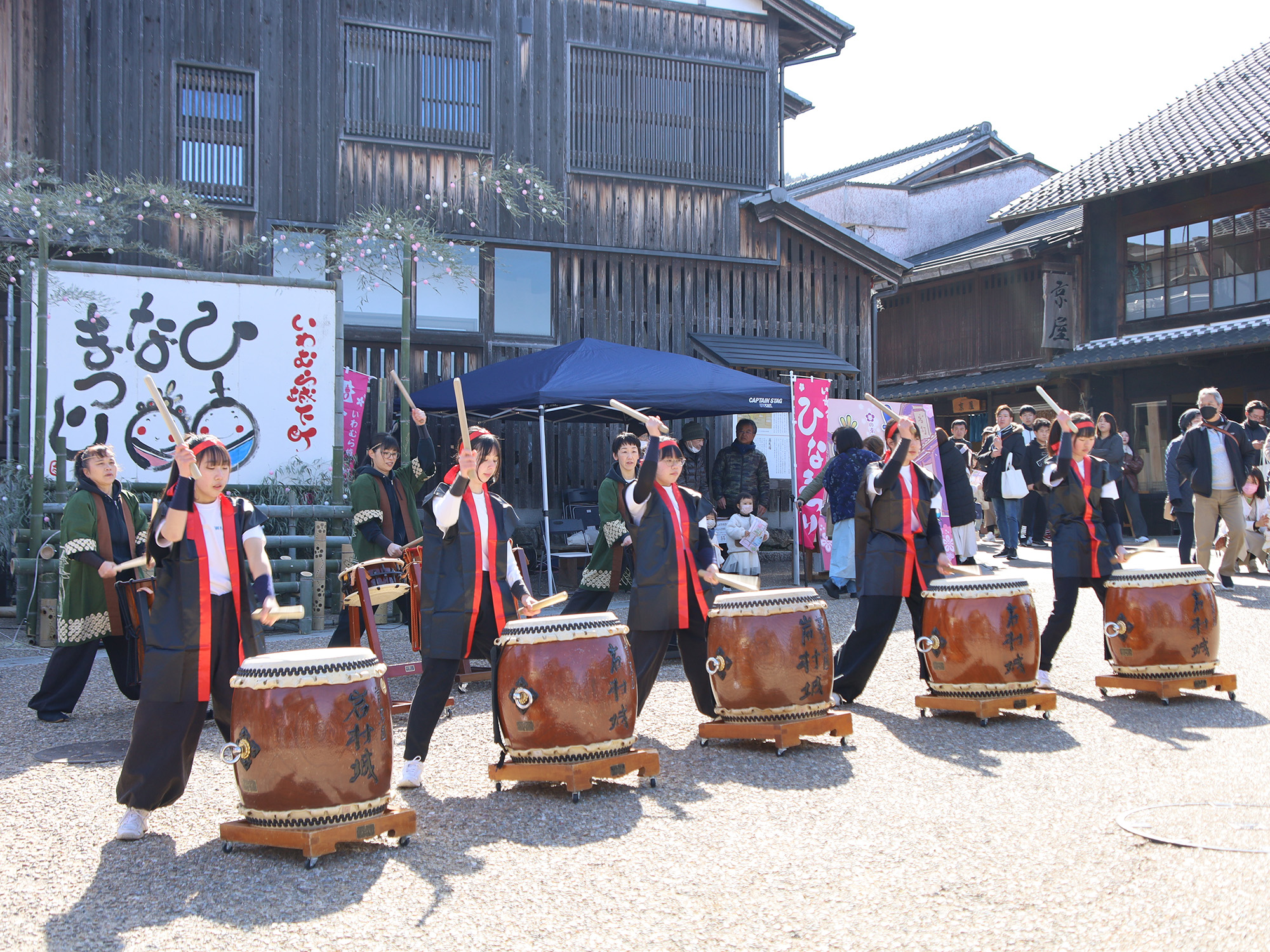 岩村城女太鼓の演奏