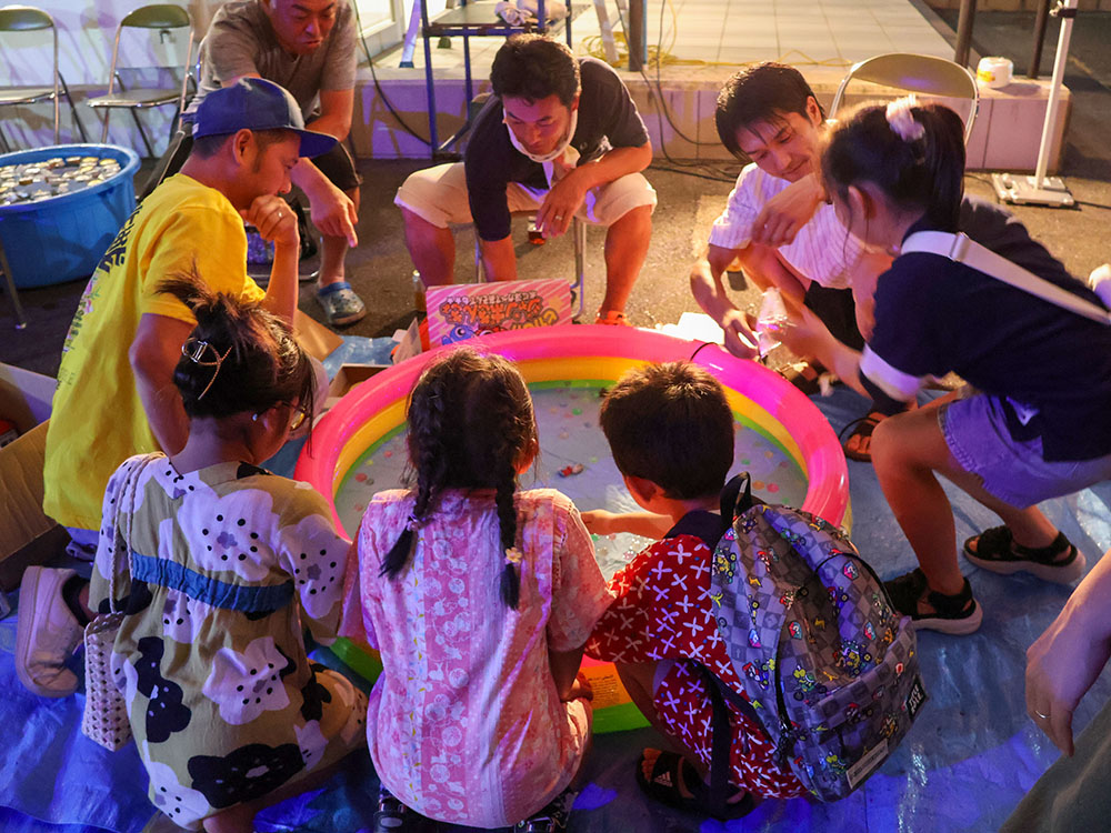 姫栗区納涼夏祭りで楽しむ子どもたち