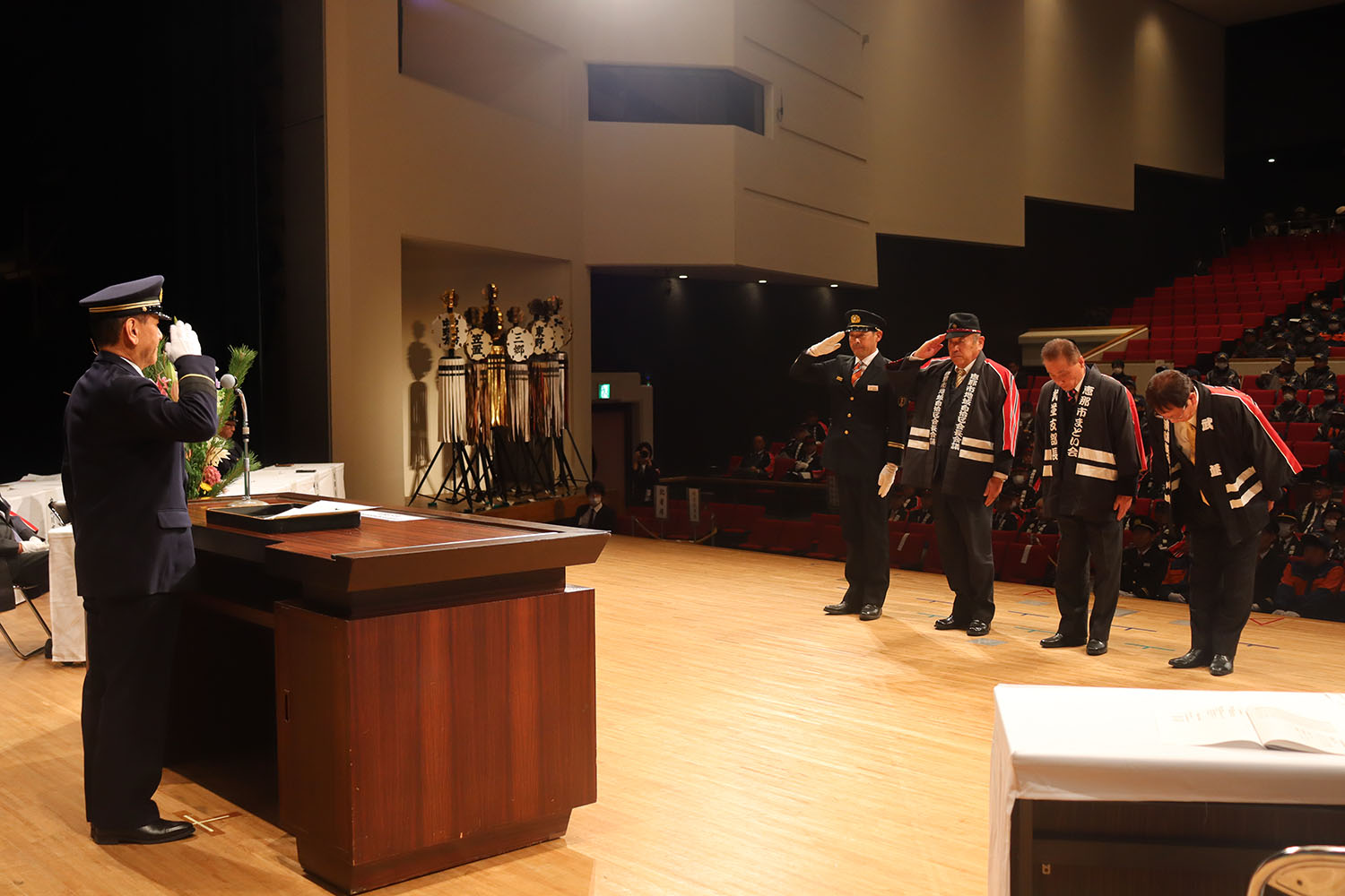 表彰を受ける武並分団、武並地域の方々