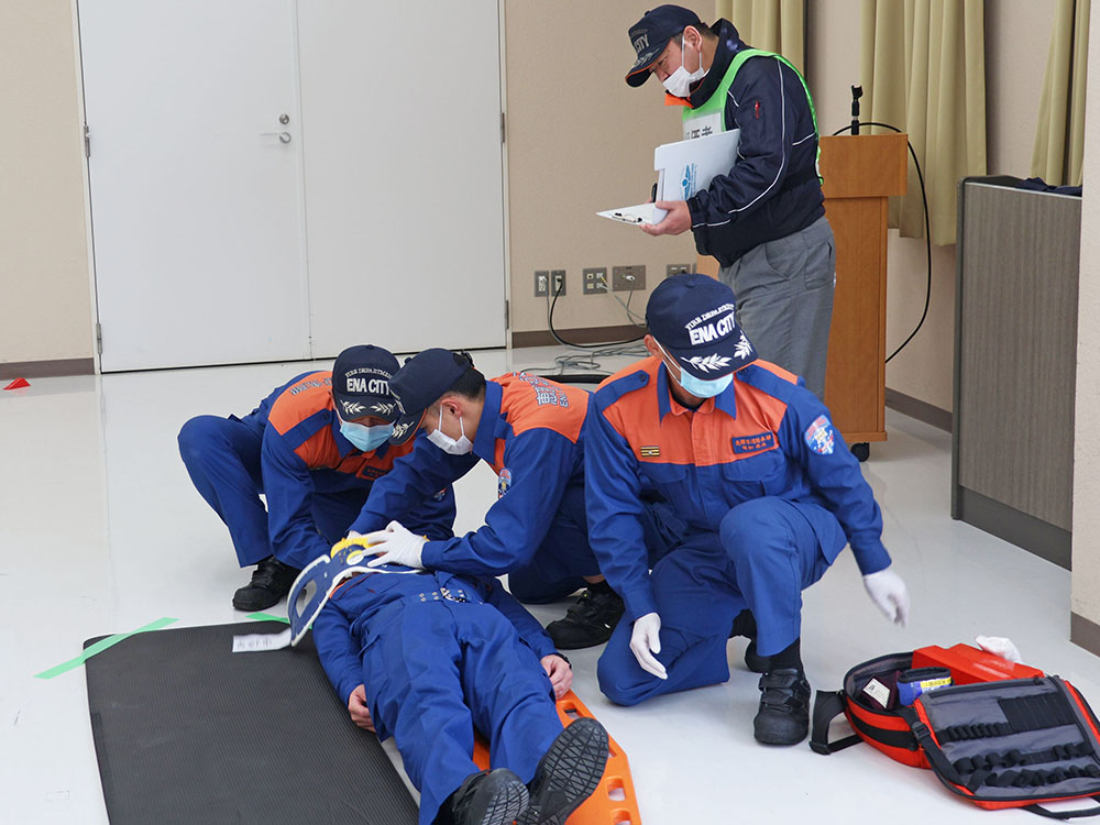 脊椎を守る全身固定の訓練