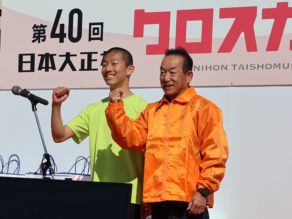 選手宣誓をした山田さんと大塩実行委員会長