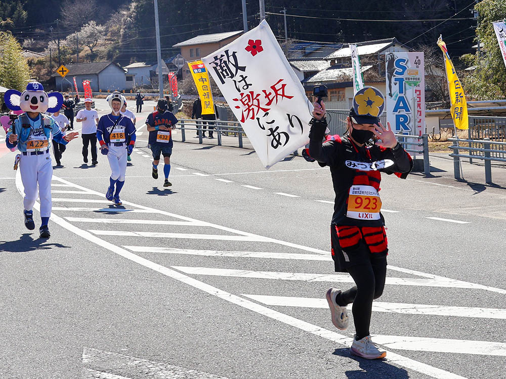 仮装をして走る参加者1