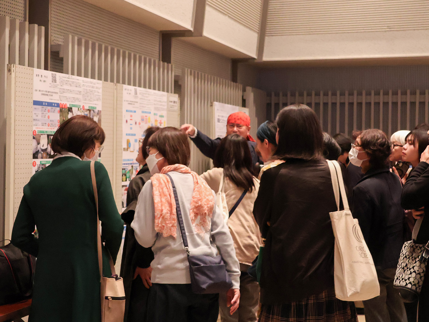 ブースにて活動を紹介する発酵食品ソムリエ