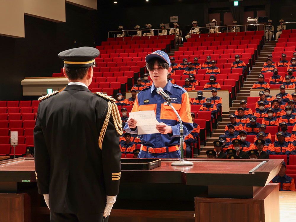 進入団員を代表して宣誓