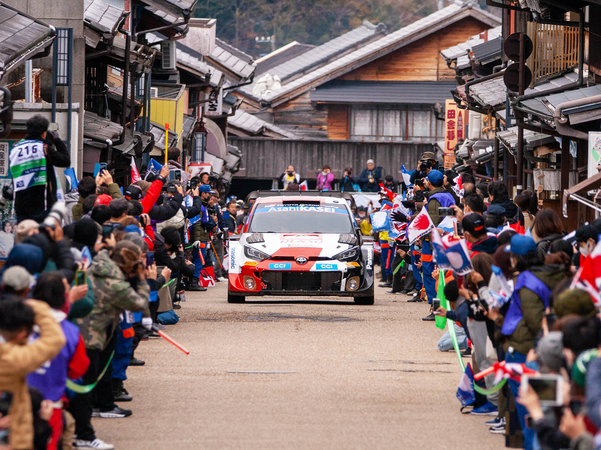 岩村リエゾンを走るラリーカー