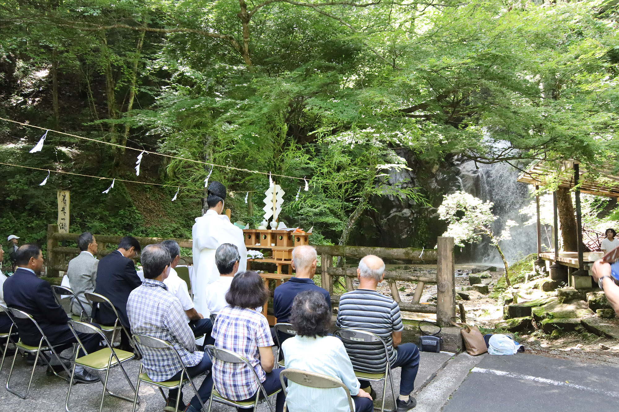 出席者が安全を祈る