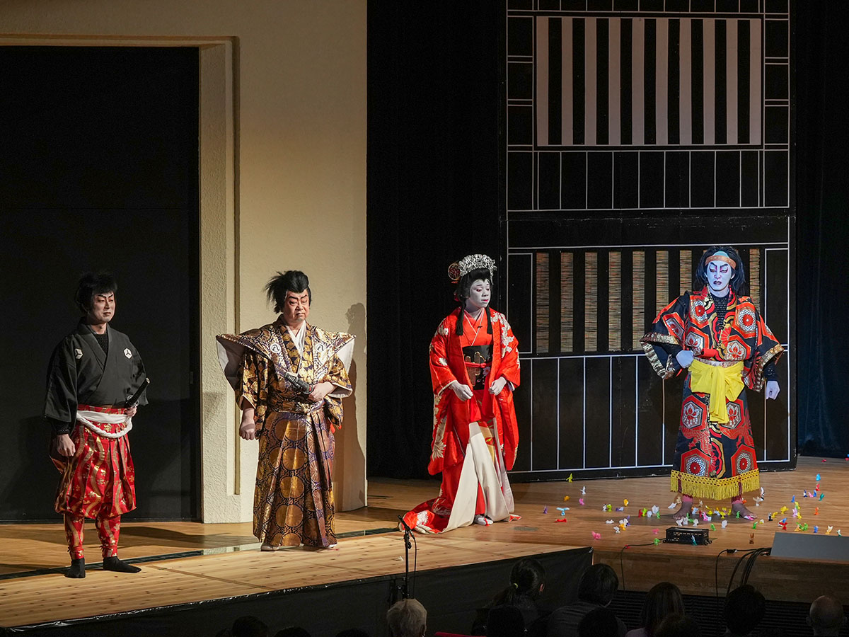 お目見えだんまり左側