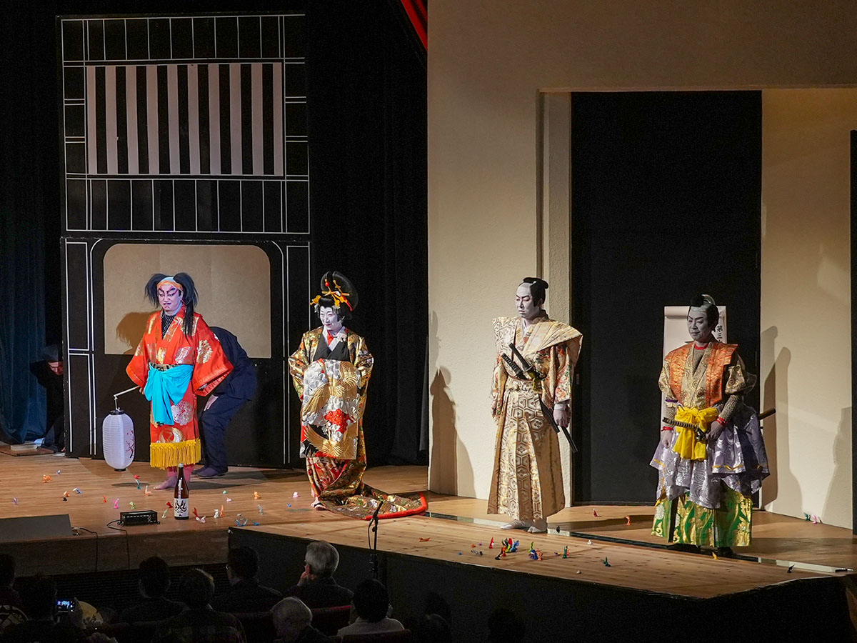 お目見えだんまり左側