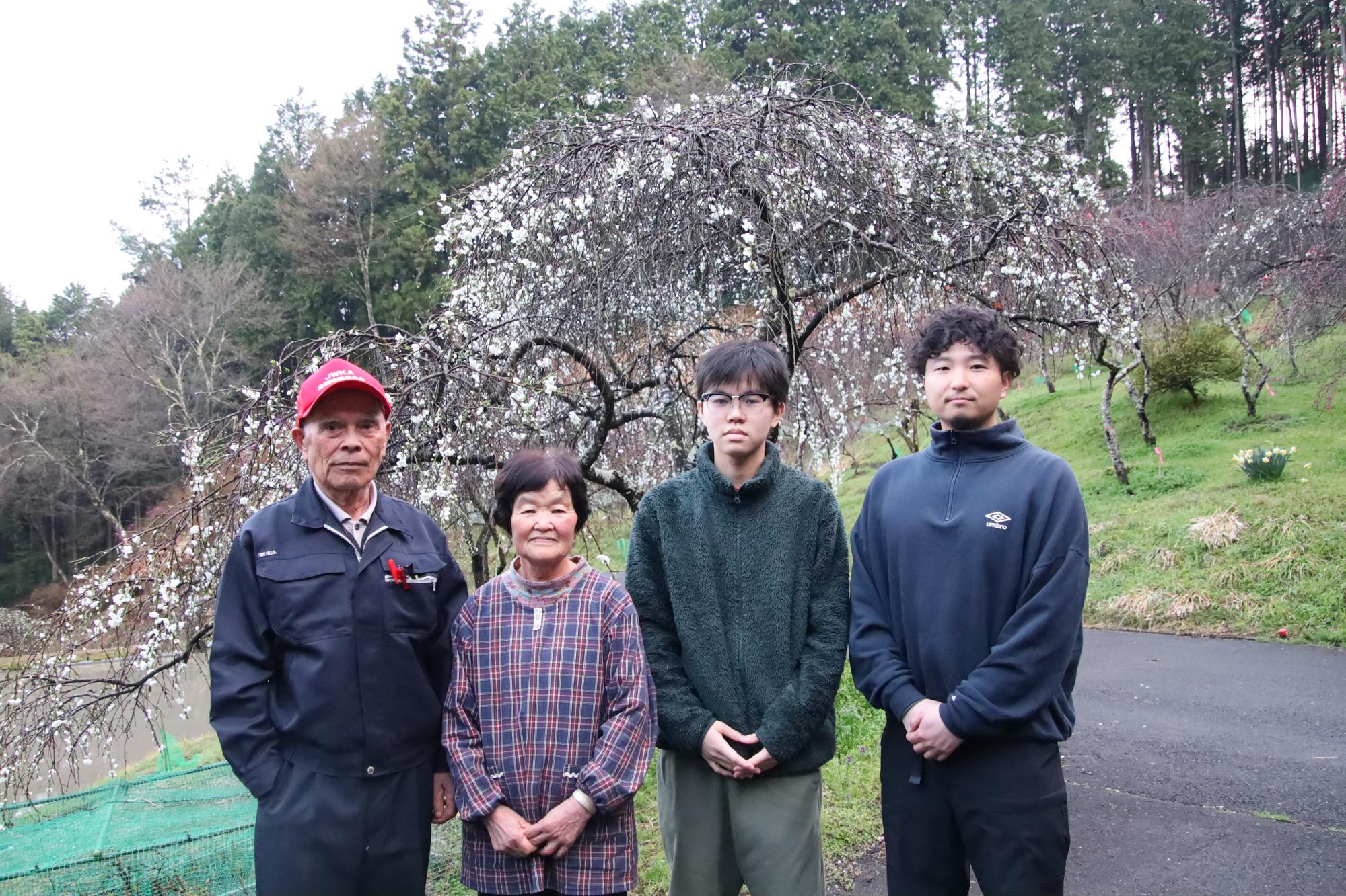 地域おこし協力隊の下川さんと三宅さん家族